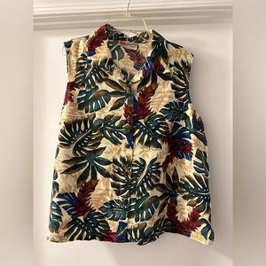 Women’s Hilo Hattie Hawaiian Style Sleeveless Button Up Shirt - Size L